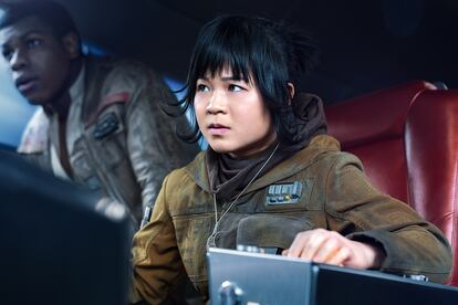 Rose Tico – Kelly Marie Tran

El gran enigma de Los últimos Jedi. Una mecánica de la Resistencia, recién llegada al universo galáctico, que ha contado con un enorme protagonismo en el material promocional lanzado hasta ahora. Sus aventuras con Finn (John Boyega) prometen ser el desengrasante humorístico en la guerra que se avecina.