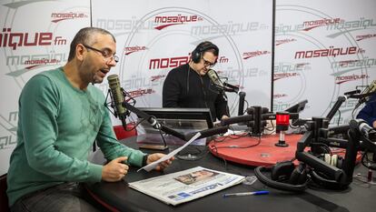 El periodista Haythem el Makki participa en el programa Midi Show el 16 de febrero, en Túnez.