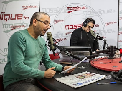 El periodista Haythem el Makki participa en el programa Midi Show el 16 de febrero, en Túnez.