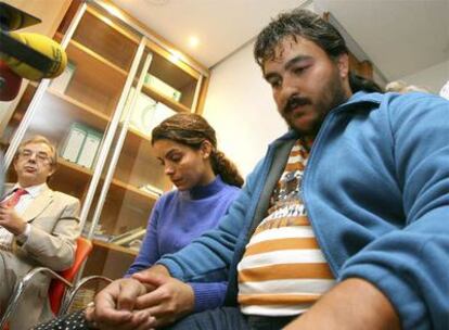 Luis Montoya y Margarita Gabarres, los padres que luchan con la Xunta por la custodia de su hijo, que tiene obesidad mórbida.