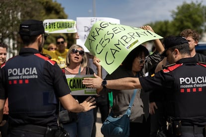 Un grupo de profesores, concentrados el pasado sbado, en la Fira de Cornell, donde se celebr el mitin de ERC.