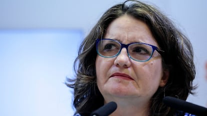 La vicepresidenta de la Generalitat, Mónica Oltra, durante la rueda de prensa en la que anunció su dimisión.