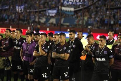 Los jugadores de Lanús tras ser derrotados 3-1 en el marcador global.