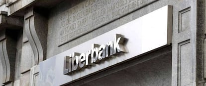 Fachada de la sede de Liberbank (formada por Cajastur, Caja de Extremadura, Caja Castilla La Mancha y Caja Cantabria).