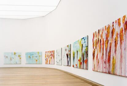 Lienzos de Cy Twombly (Ciclo de Lepanto) en una sala circular proyectada a medida en el museo Brandhorst (Múnich).