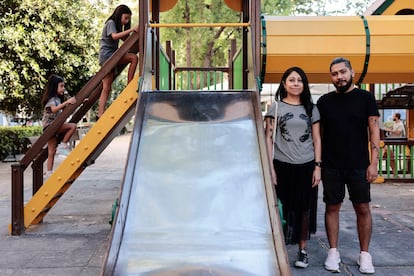 Desde la izquierda, Léa, Ína, Cosette Reyes e Issaid Mendoza, en Valencia, donde llegaron hace dos años desde México. 