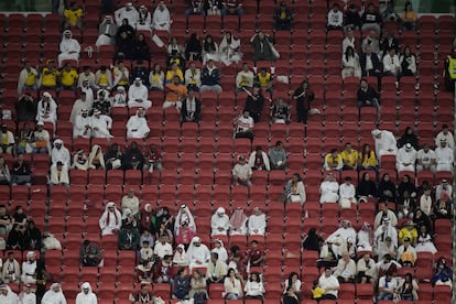 Cuando el árbitro pitó el final del Qatar-Ecuador (0-2), las gradas estaban semivacías. Una imagen muy desangelada que se unió a los grandes atascos en los accesos al recinto cuando todavía restaban más de dos horas para el duelo.