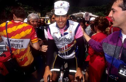 Miguel Induráin, con el maillot rosa en el Giro de 1992, primer español que gana la carrera italiana en 75 años de historia.