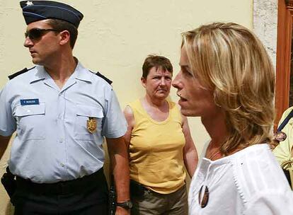 Kate McCann, madre de Madeleine, poco antes del interrogatorio policial de ayer.