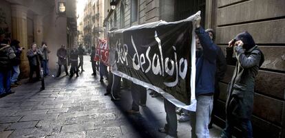 Manifestación contra la política de desalojos en Barcelona