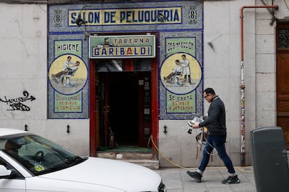 Fachada de la Taberna Garibaldi, en el barrio madrileño de Lavapiés.