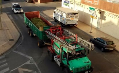 Traslado de la marihuana intervenida por la Guardia Civil.