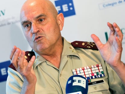 ESPAÑA SEGURIDAD INTERNACIONAL:GRAF7348. VALENCIA, 05/06/2018.- El teniente general Francisco José Gan Pampols, máximo representante de las Fuerzas Armadas en la Comunitat, durante los "Desayunos de la Agencia EFE en el Colegio de Abogados de Valencia", donde ha asegurado que en Europa existe "una falsa sensación de seguridad" porque el viejo continente es "como un oasis en el desierto", con recursos "muy atractivos" para los que "no tienen nada que perder". EFE/Manuel Bruque