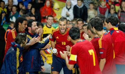 Jesé celebra el título con sus compañeros.