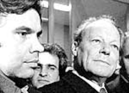 Felipe González, con el ex canciller alemán Willy Brandt, en Madrid en 1976