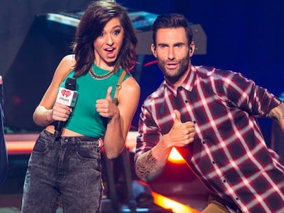 Christina Grimmie y Adam Levine, durante una actuaci&oacute;n en California en Agosto de 2014.