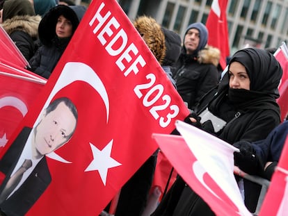 Partidarios del presidente turco Recep Tayyip Erdogan en la plaza Potsdamer de Berlín, en enero de 2020.