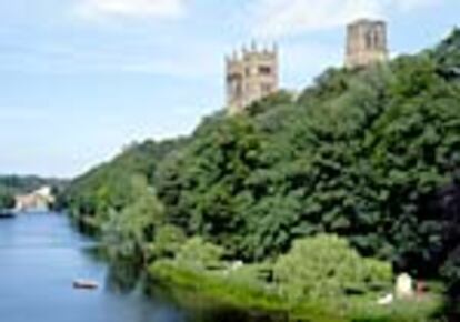 La catedral de Durham, a unas tres horas de tren desde Londres hacia el norte de Inglaterra, es uno de los escenarios de la película <i>Harry Potter y la piedra filosofal.</i>