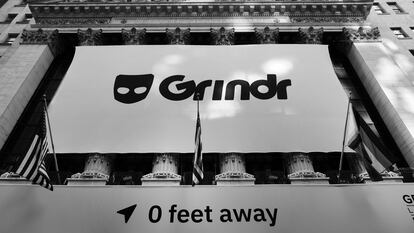 Un cartel de la aplicación Grindr en el edificio de la Bolsa de Nueva York, en noviembre de 2022.