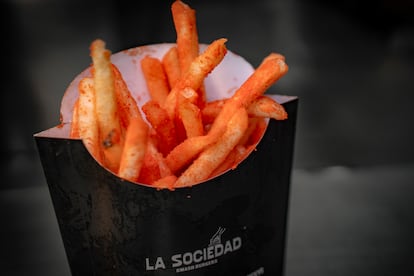 Papas fritas con queso.