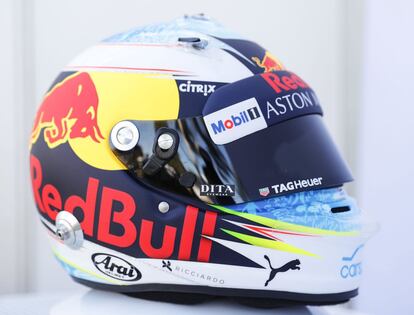 El casco del piloto australiano de Fórmula Uno Daniel Ricciardo, Red Bull, el 22 de marzo de 2018.