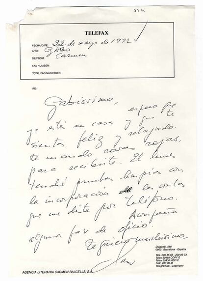 Balcells i García Márquez no només són agent i representat. La seva amistat és estreta. En aquest fax del maig del 1992, Carmen Balcells li anuncia "roses vermelles per rebre't dilluns" i "proves netes amb la incorporació de les cosetes que em vas donar per telèfon".