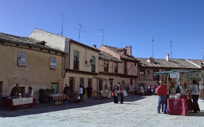 Puestos del Mercado Ecológico de San Lorenzo, en Segovia.