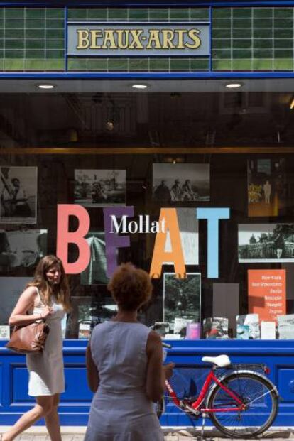 Escaparate de la librería Mollat, en Burdeos.