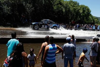Un auto del Rally Dakar en Santa Rosa, Argentina