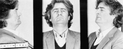 Ficha policial de Karadzic en los ochenta, cuando fue encarcelado por delitos económicos.