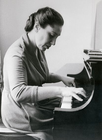 La pianista estadounidense Rosalyn Tureck, reconocida por sus interpretaciones de Bach. 