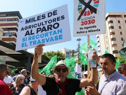 Protesta contra la reducción del trasvase Tajo-Segura del pasado martes en Alicante.