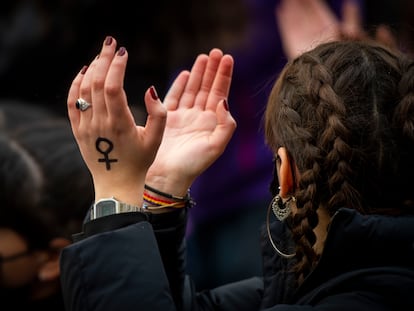 Una mujer participa en la huelga estudiantil feminista del pasado 8 de marzo en la Puerta del Sol.