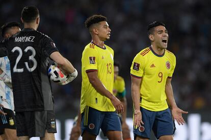 Radamel Falcao lamenta la derrota de Colombia ante Argentina, este martes en la ciudad de Córdoba.