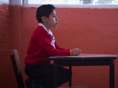 Aluno em uma escola central na Cidade do México.