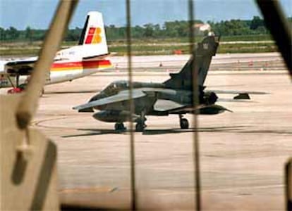 El avión militar que aterrizó hace dos días en el aeropuerto de Barcelona.