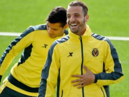 Soldado sonríe en el entrenamiento del Villarreal.