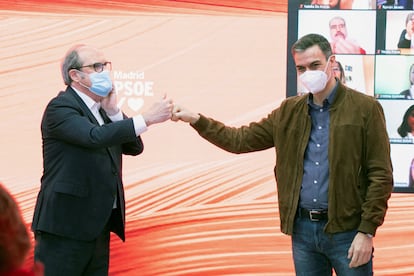 Ángel Gabilondo y Pedro Sánchez, en la presentación de la candidatura del cabeza de lista del PSOE para las elecciones autonómicas de Madrid el 4 de mayo.