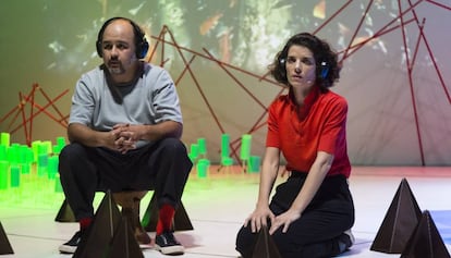 La posada en escena 'Tierras del sud', dels artistes Txalo Toloza i Laida Azkona.