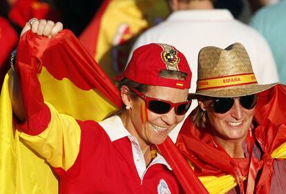 La Infanta Elena celebra el triunfo de la Selecci&oacute;n espa&ntilde;ola en las calles de Madrid.