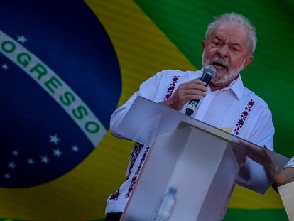 El exmandatario Luiz Inácio Lula da Silva participa en un acto en la ciudad de Salvador, Bahía (Brasil).