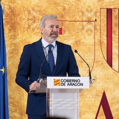 El presidente en funciones de Aragón, Jorge Azcón, durante la celebración del acto institucional de San Jorge en la Iglesia de San Pedro, en Teruel, este martes. Pactos PP y Vox con la prioridad nacional