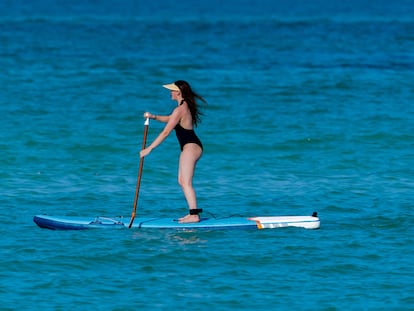 Una selección de tablas de paddle surf para principiantes disponibles en Amazon.