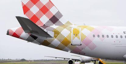 Cola de una de las aeronaves de la compañía Volotea.