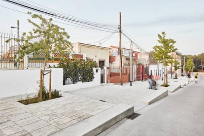 La horizontalidad, explican los arquitectos en el dosier del proyecto, garantiza la accesibilidad a todas las viviendas de la calle. |