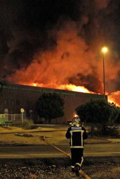 Incendio en el Leroy Merlin del centro comercial Equinoccio, en Majadahonda (Madrid).