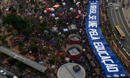 Manifestantes protestam em São Paulo.