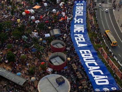 Manifestantes protestam em São Paulo.