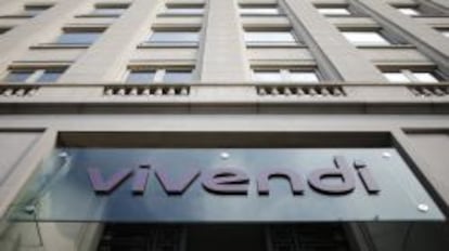 Logotipo de Vivendi en la fachada de su sede, en Par&iacute;s.