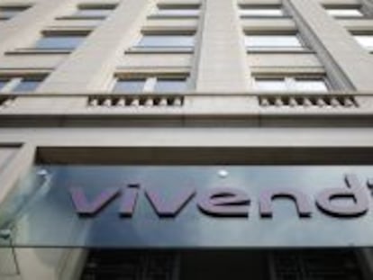 Logotipo de Vivendi en la fachada de su sede, en Par&iacute;s.